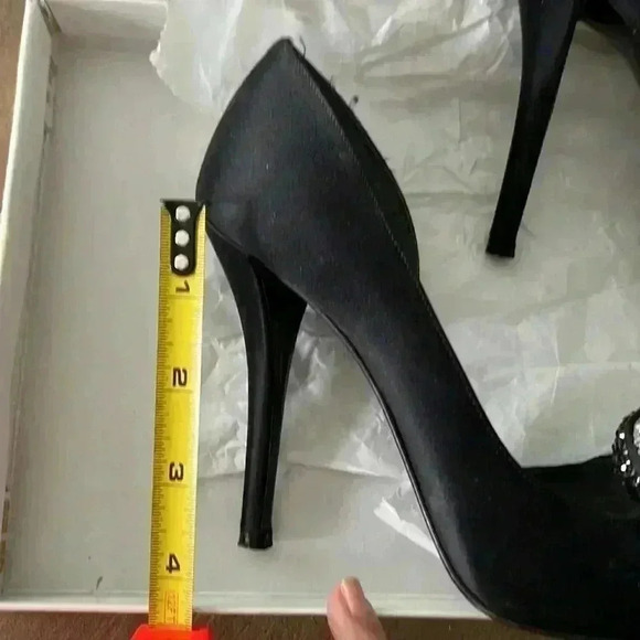 Stuart Weitzman Swarovski Crystal rose black heels - Picture 7 of 7